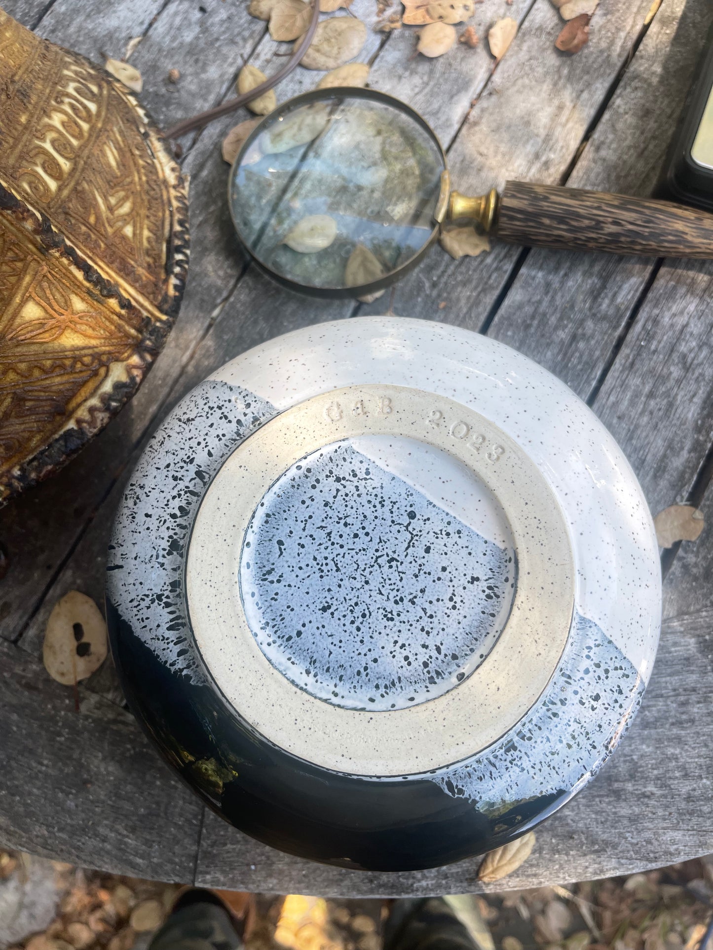 2 PC. B&W PLANTER WITH PLATE