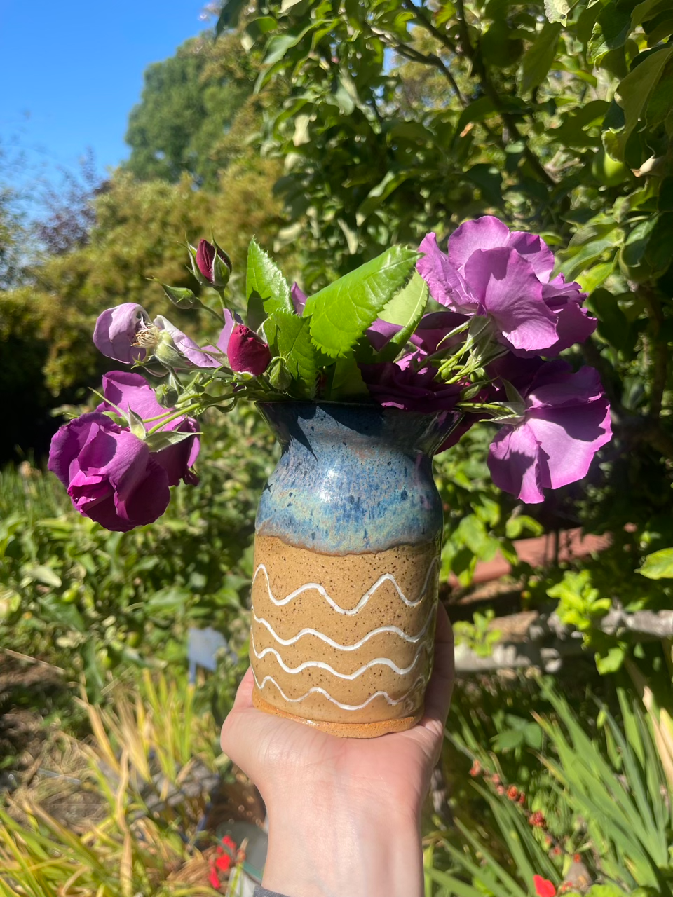 SUNNY BLUES CERAMIC VASE