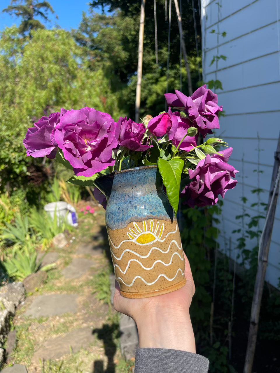 SUNNY BLUES CERAMIC VASE
