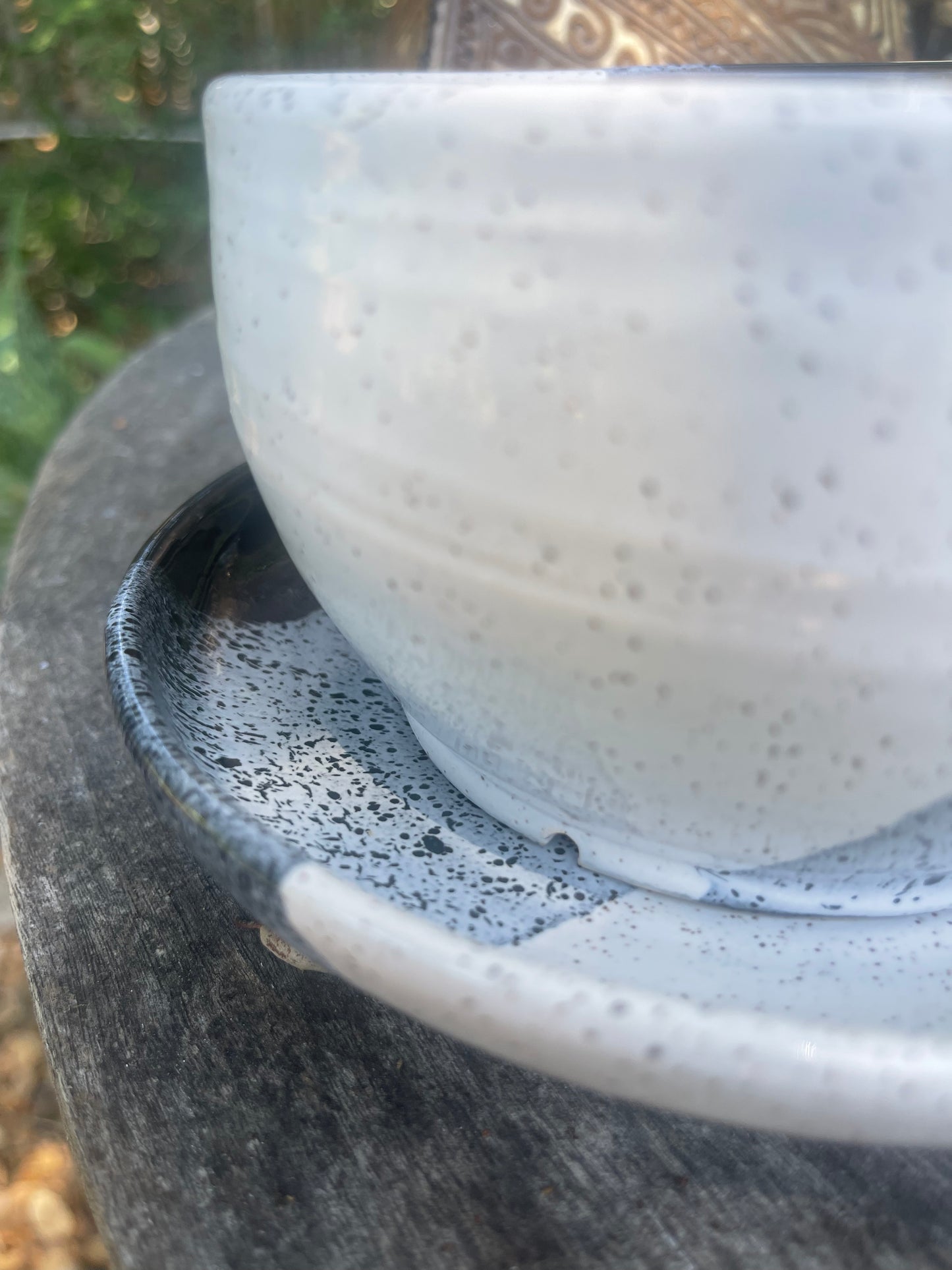 2 PC. B&W PLANTER WITH PLATE