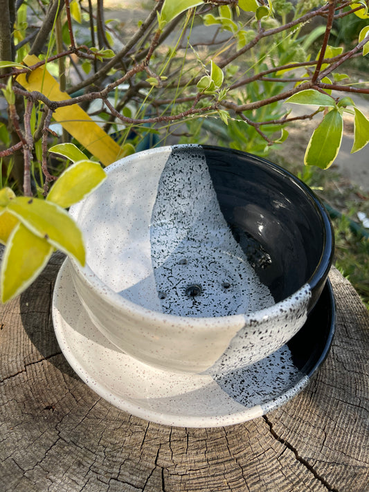 2 PC. B&W PLANTER WITH PLATE
