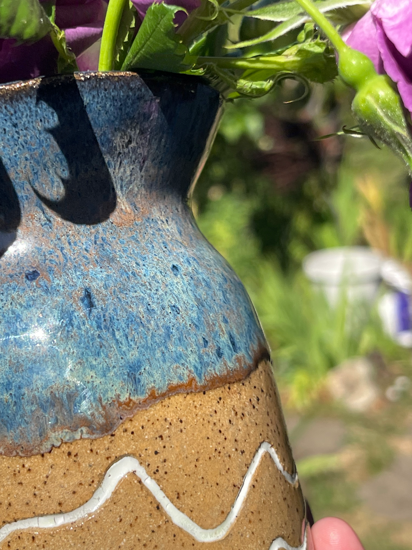 SUNNY BLUES CERAMIC VASE